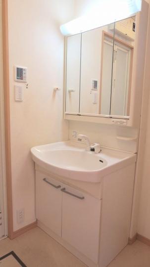 Wash basin, toilet. Indoor (April 2013) Shooting