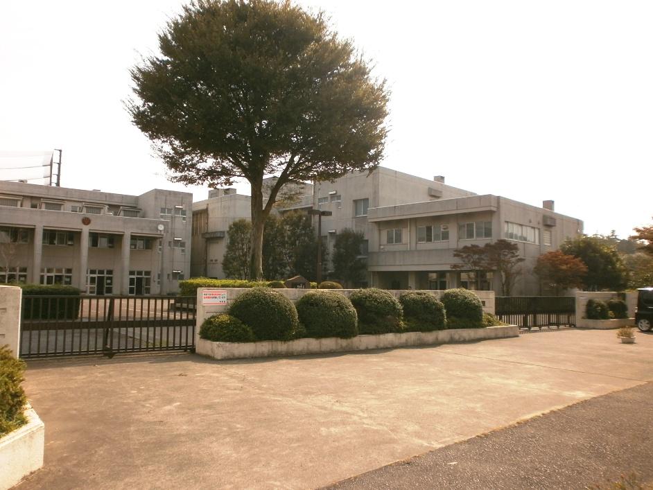 Junior high school. 1212m to Sagamihara Municipal Donglin junior high school