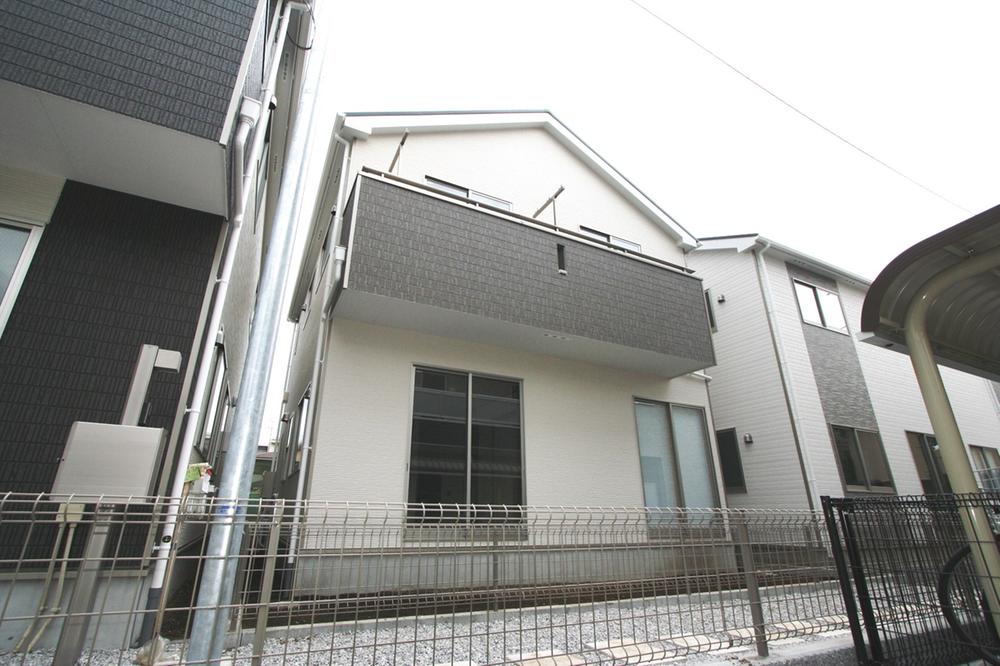 Local appearance photo. Local (10 May 2013) Shooting