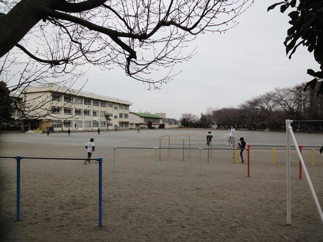 Primary school. 856m to the die elementary school in Sagamihara Tatsutsuru