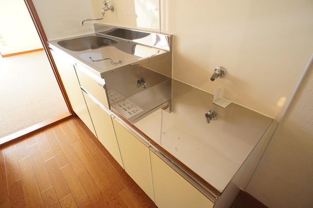 Kitchen. Self-catering school Recommended! Two-burner gas stove can be installed enough cooking space Oh