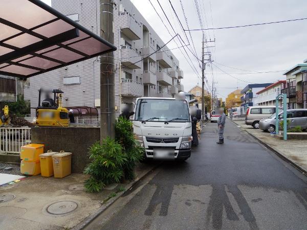 Local photos, including front road. Local (10 May 2013) Shooting