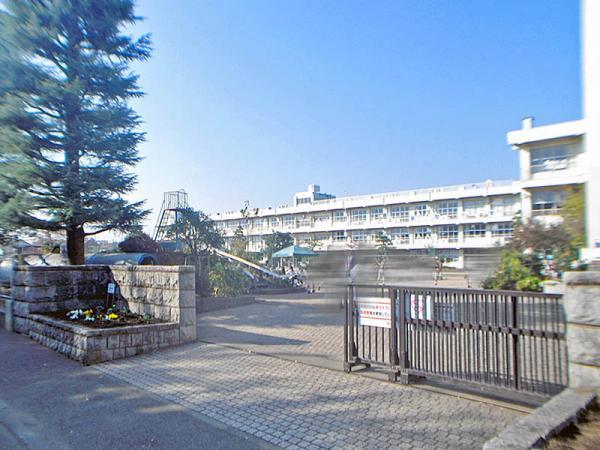 Primary school. Kamitsuruma 300m up to elementary school