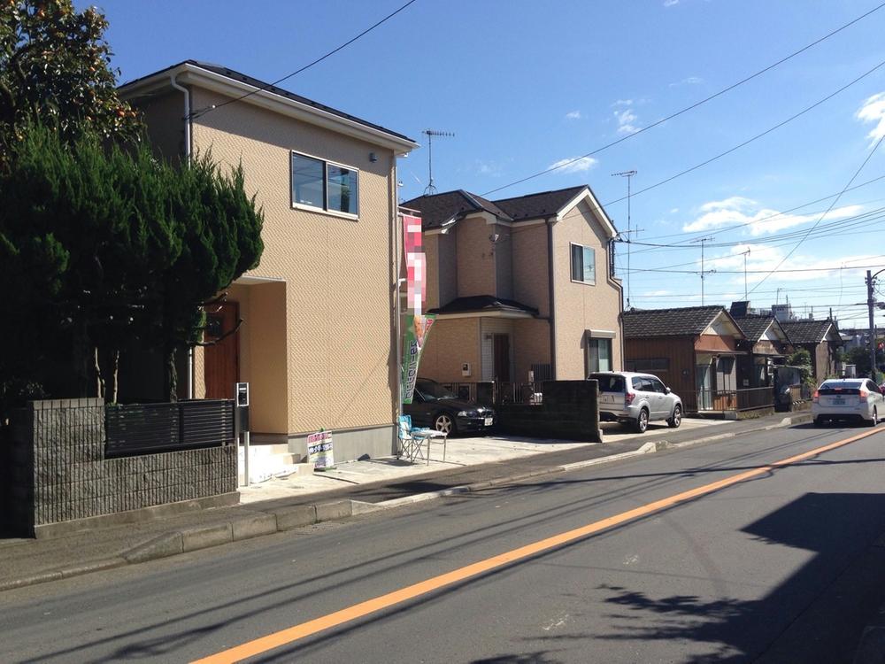 Local photos, including front road. 2013 October 27, shooting