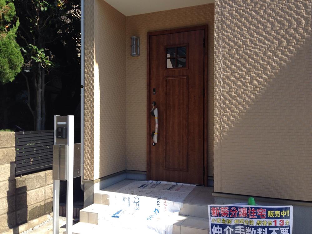 Local appearance photo. 1 Building entrance before