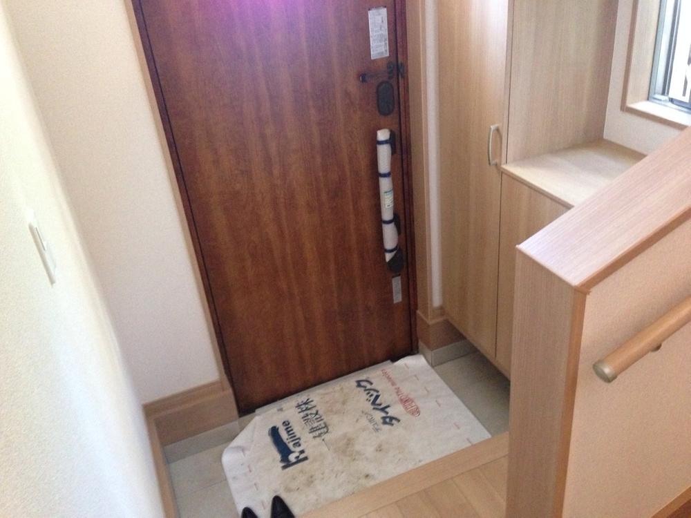 Entrance. 1 Building entrance