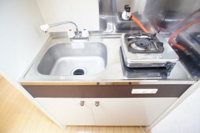 Kitchen. 1 lot gas stoves installed already ☆ It will be started immediately dishes!
