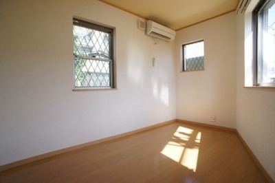 Living and room. Southeast of the bright living room ☆ It contains the bright sunlight from three sides window of!