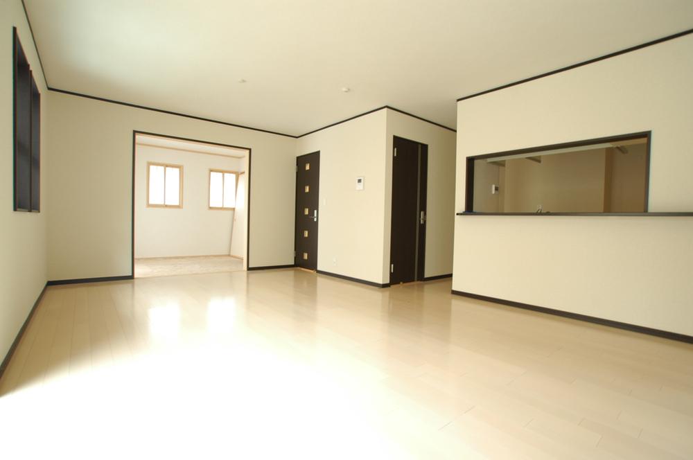Same specifications photo (kitchen). Relax in the living room of calm hue