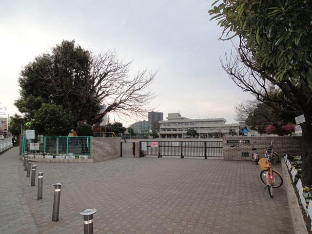Primary school. 657m up to elementary school Sagamihara Tatsutsuru Garden