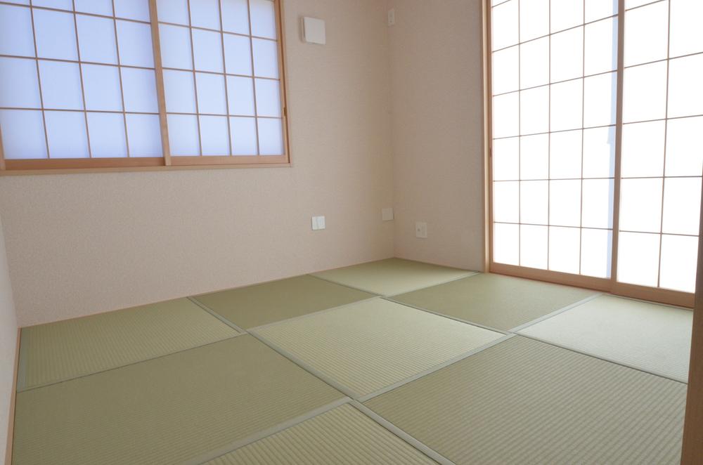 Non-living room. Japanese-style room is available also available as possible and drawing room to lay the child ☆