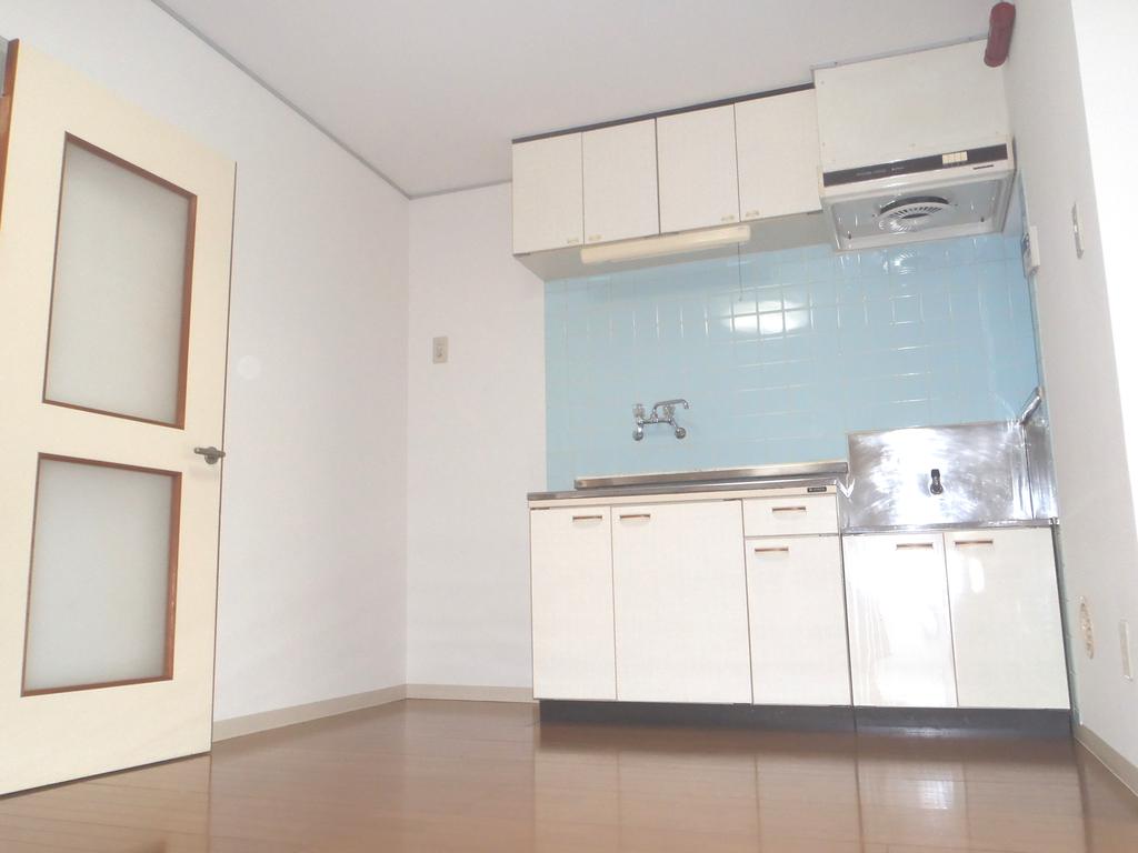 Kitchen. Also leave large capacity refrigerator! ! bright! ! There is a small window that ventilation can be