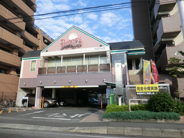 restaurant. 300m up to Denny's (restaurant)