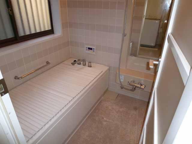 Bathroom. Indoor (11 May 2013) Shooting
