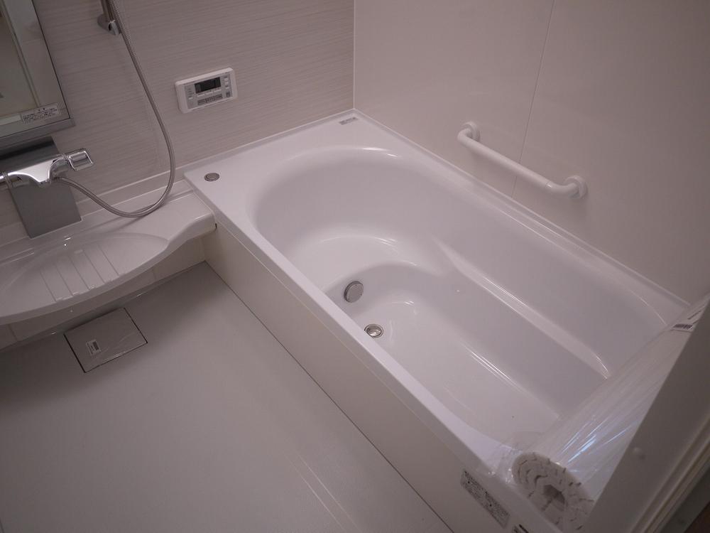 Same specifications photo (bathroom). Air Heating drying with unit bus