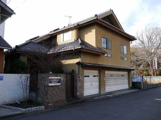 Local appearance photo. LDK of multi-purpose space and 21 quires of 28 quires a large residential site area 96 square meters of Harataima Station 9 minute walk, Inner garage with electric remote control shutter There are also 3 cars. 