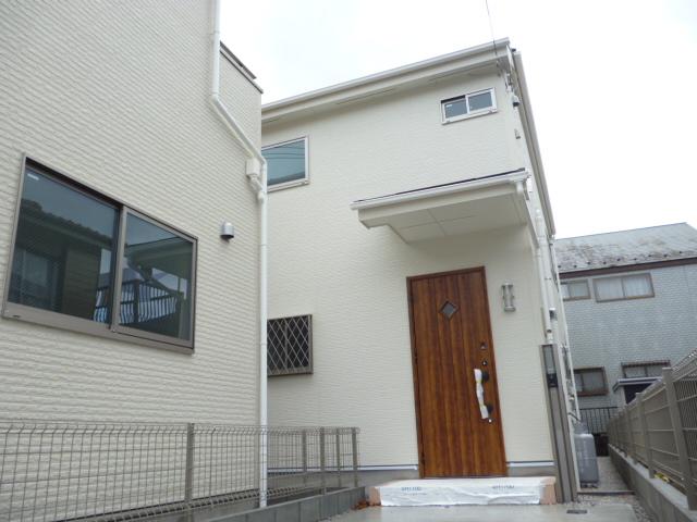 Local appearance photo. 3 is the appearance of the Building.