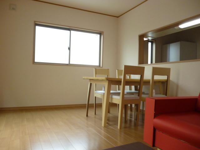Living. Is the living of 1 Building. We Ppoku model room.