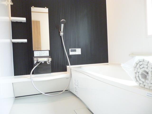 Bathroom. It is the bathroom of 1 Building.