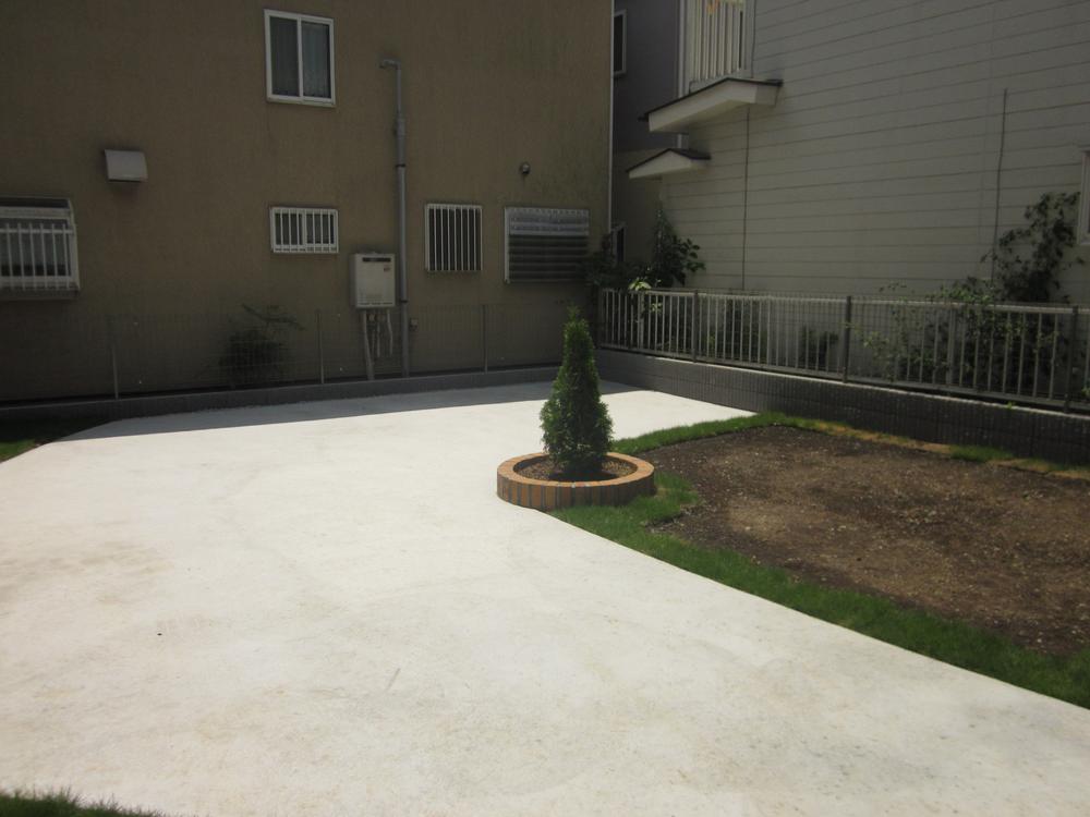 Parking lot. Local (July 2013) Shooting