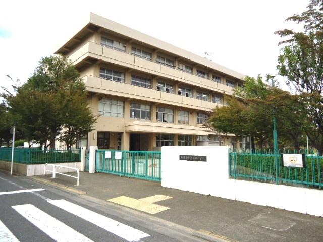 Primary school. 370m up to municipal Taniguchi Elementary School