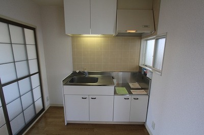 Living and room. There are also about 4 Pledge kitchen appliances put space of