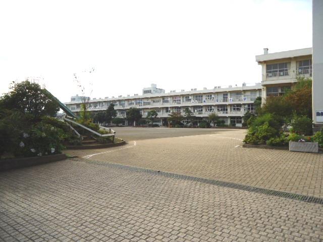 Primary school. Kamitsuruma until elementary school 1100m