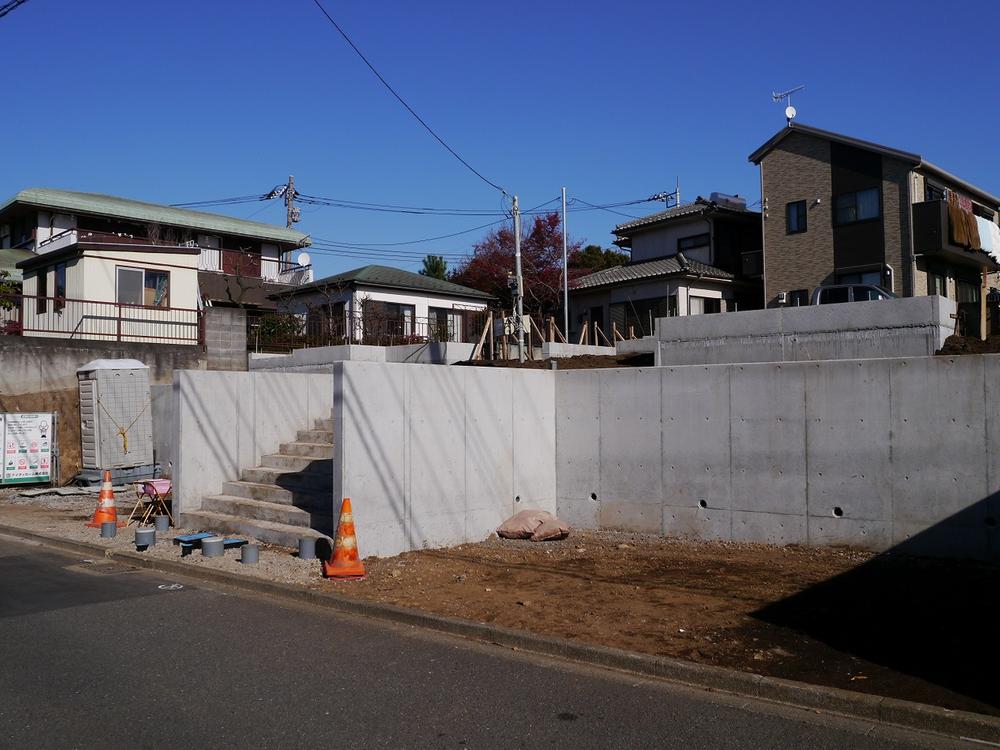 Other local. It is also a good per sun on a land area 50 square meters have all Shitsuminami direction. Spacious with a roof balcony.