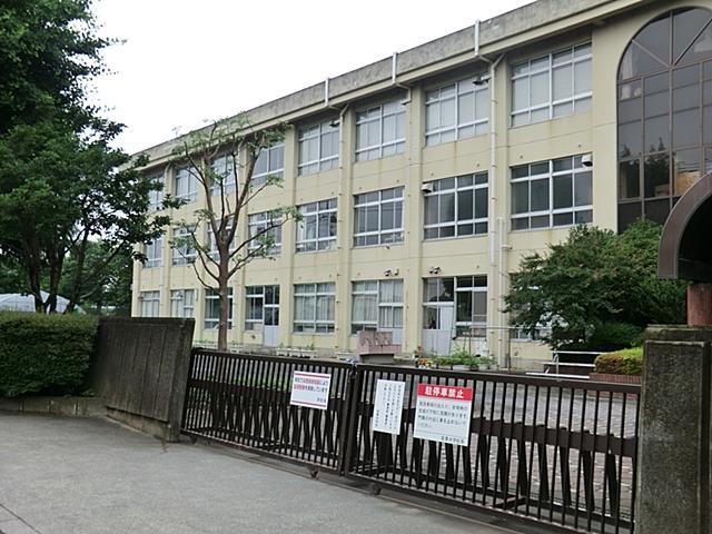 Junior high school. 297m to Sagamihara Municipal Wakakusa junior high school