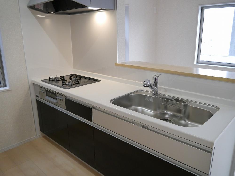Kitchen. Stainless steel worktop ・ Glass top stove system Kitchen