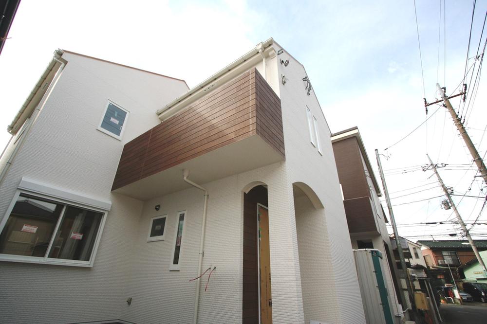 Local appearance photo. Local (11 May 2013) Shooting