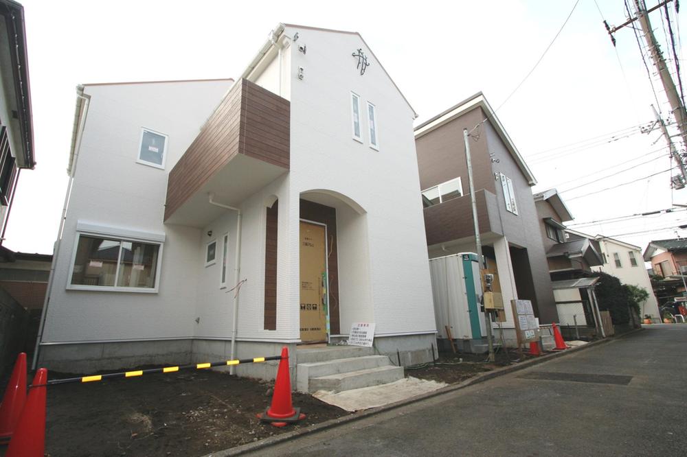 Local appearance photo. Local (11 May 2013) Shooting