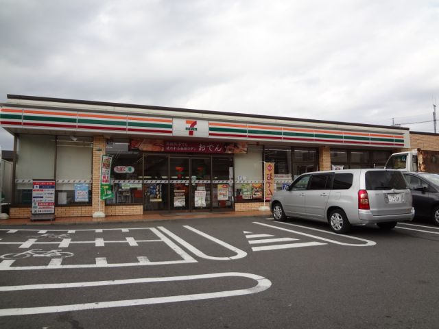 Convenience store. 560m to Seven-Eleven (convenience store)