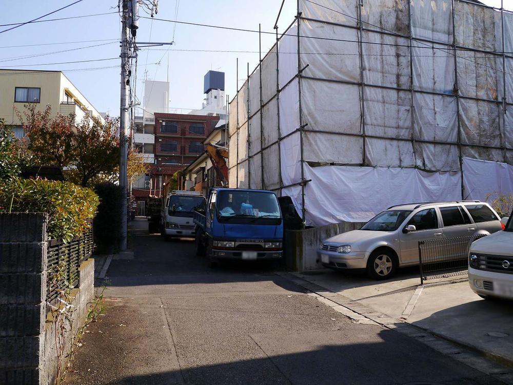 Local photos, including front road. Sobudai Station 2-minute walk