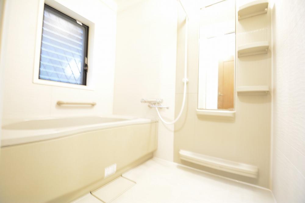Bathroom. Please take your tired of the day stretched out his leg in a large bath