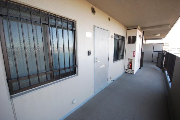 Entrance. Local (12 May 2013) Shooting