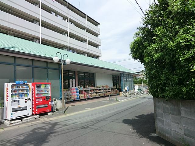 Supermarket. Tsurukame 800m to land Nishitsuruma shop