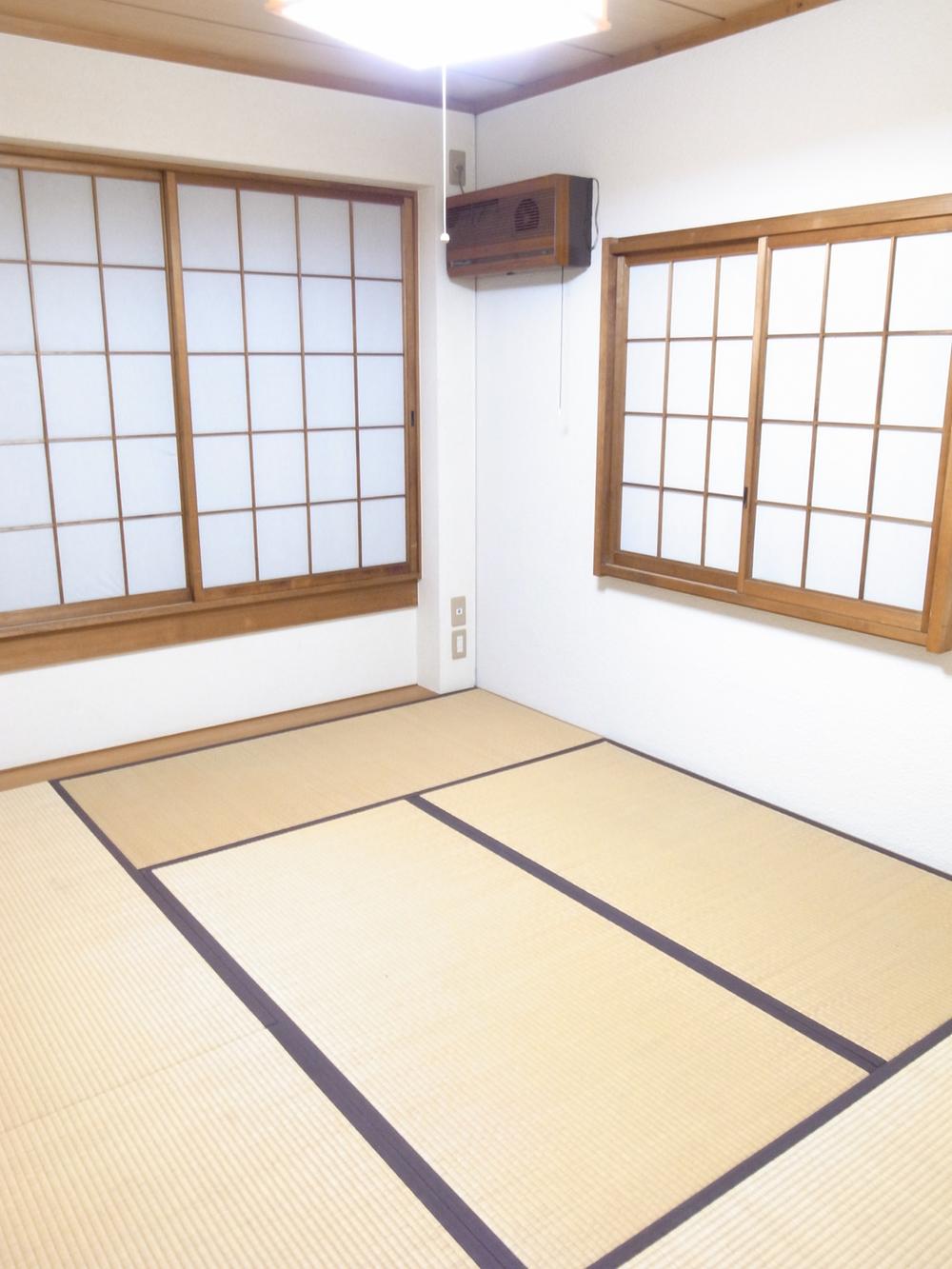 Non-living room.  ☆ The second floor of a bright Japanese-style room ☆ 
