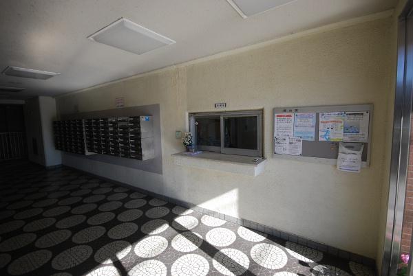 Entrance. Common areas