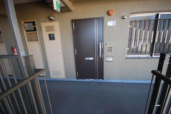 Entrance. Local (12 May 2013) Shooting