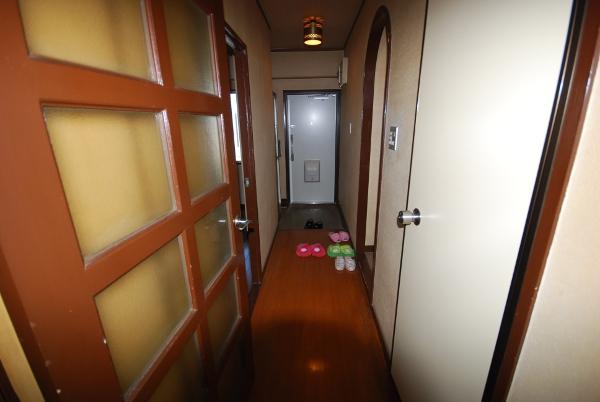 Entrance. Local (12 May 2013) Shooting