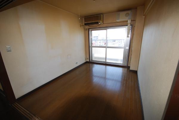 Non-living room. Indoor (12 May 2013) Shooting