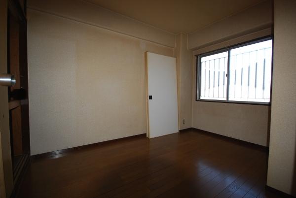 Non-living room. Indoor (12 May 2013) Shooting