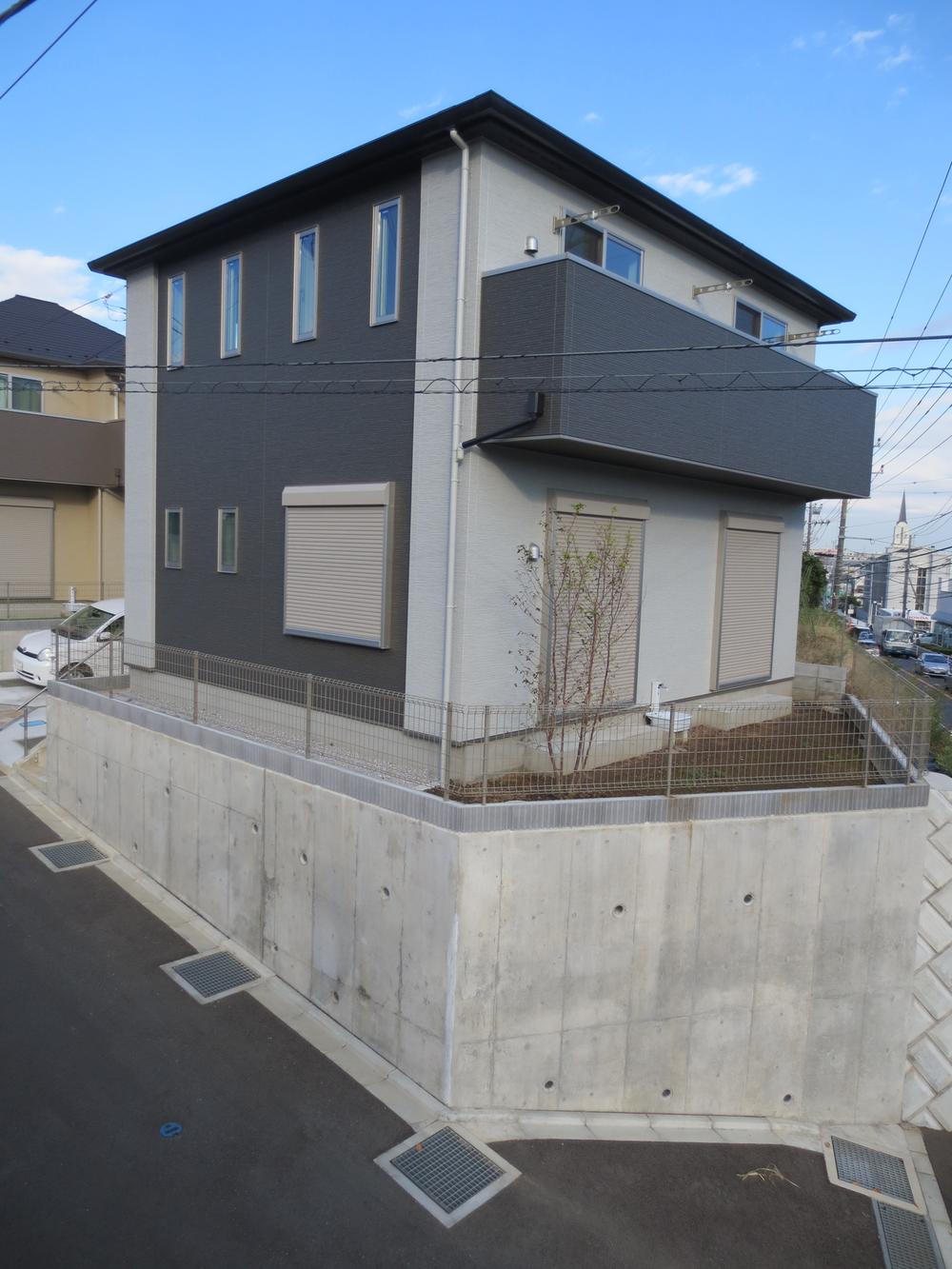 Local photos, including front road. Local (11 May 2013) Shooting