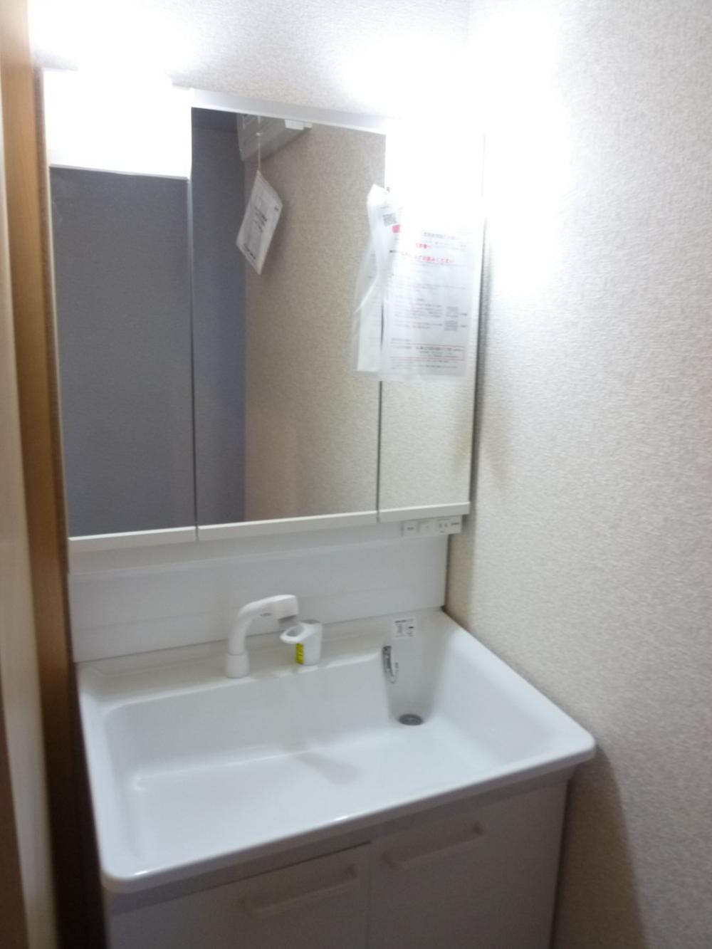 Wash basin, toilet. 8 Building Bathroom Vanity