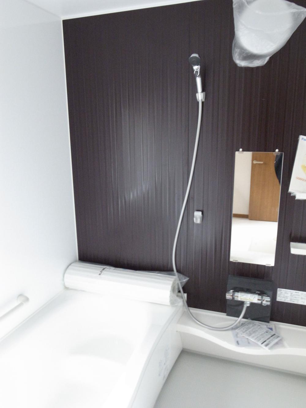 Bathroom.  ☆ Panasonic bathroom ☆  ・ Tub of Relief hard insulation specifications heat. Saving energy costs and the number of times also to reduce reheating.