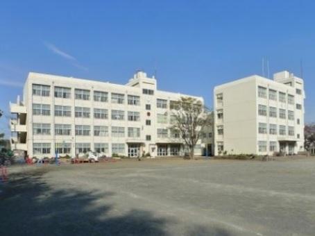 Primary school. Yamatohigashi until elementary school 1040m