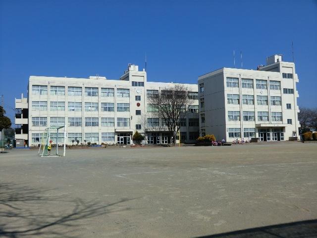 Primary school. Yamatohigashi until elementary school 1100m
