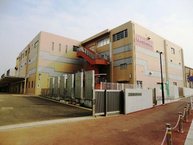 Junior high school. Hikarigaoka 1450m until junior high school