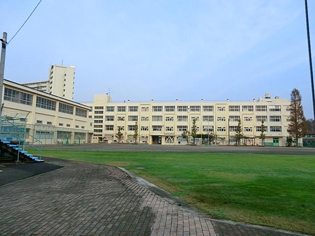 Primary school. 581m to Yokohama City ginkgo elementary school